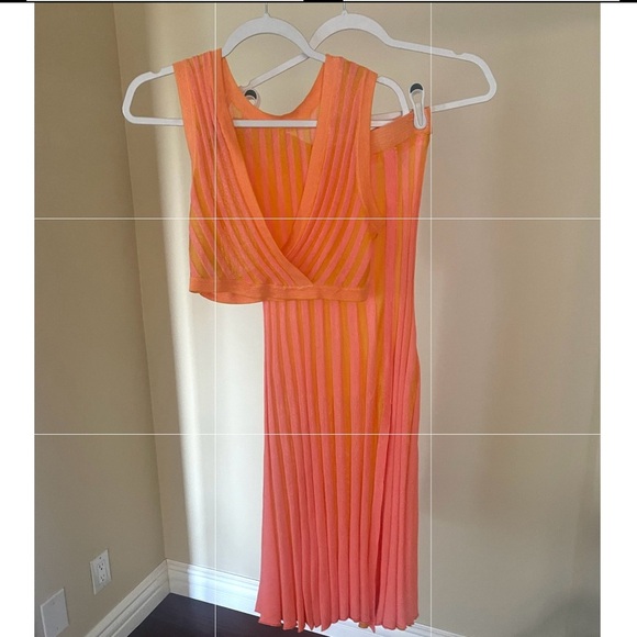 House of Harlow Orange Pleated Two Piece Skirt Set - Picture 7 of 7